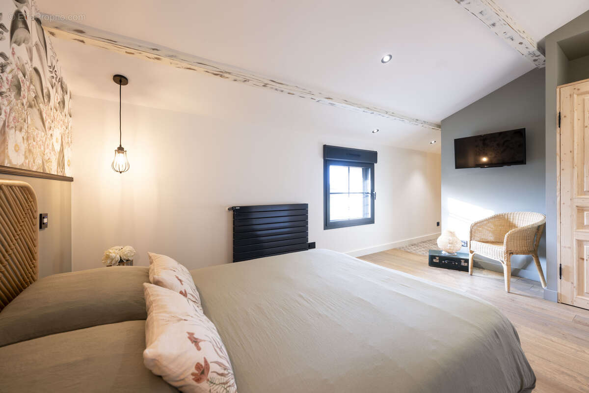 Maison à SAINT-BONNET-DE-MURE