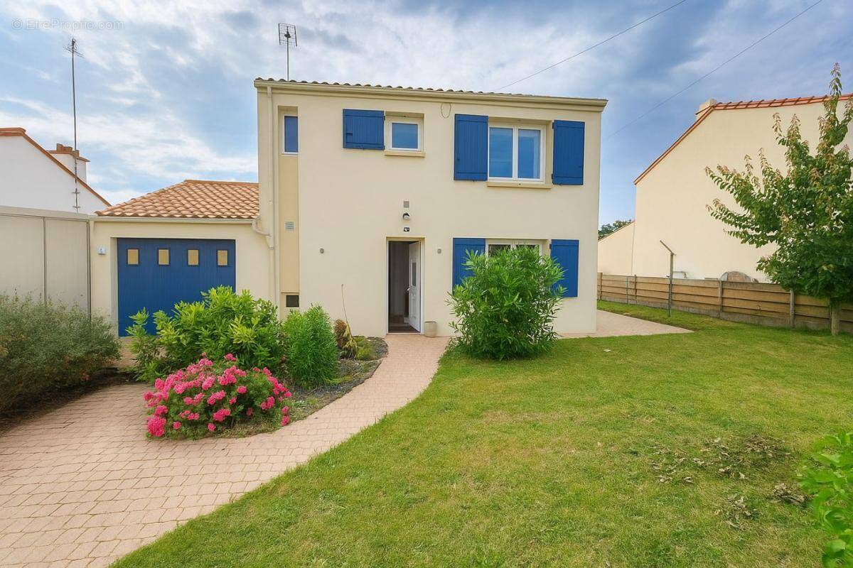 Maison 112 m² à Fontenay-Le-Comte  - photo 1