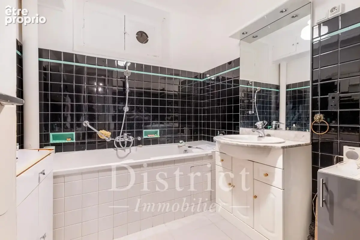 Bd de Courcelles - Viager occupé sans rente. 4 pièces de 83m² - photo 8
