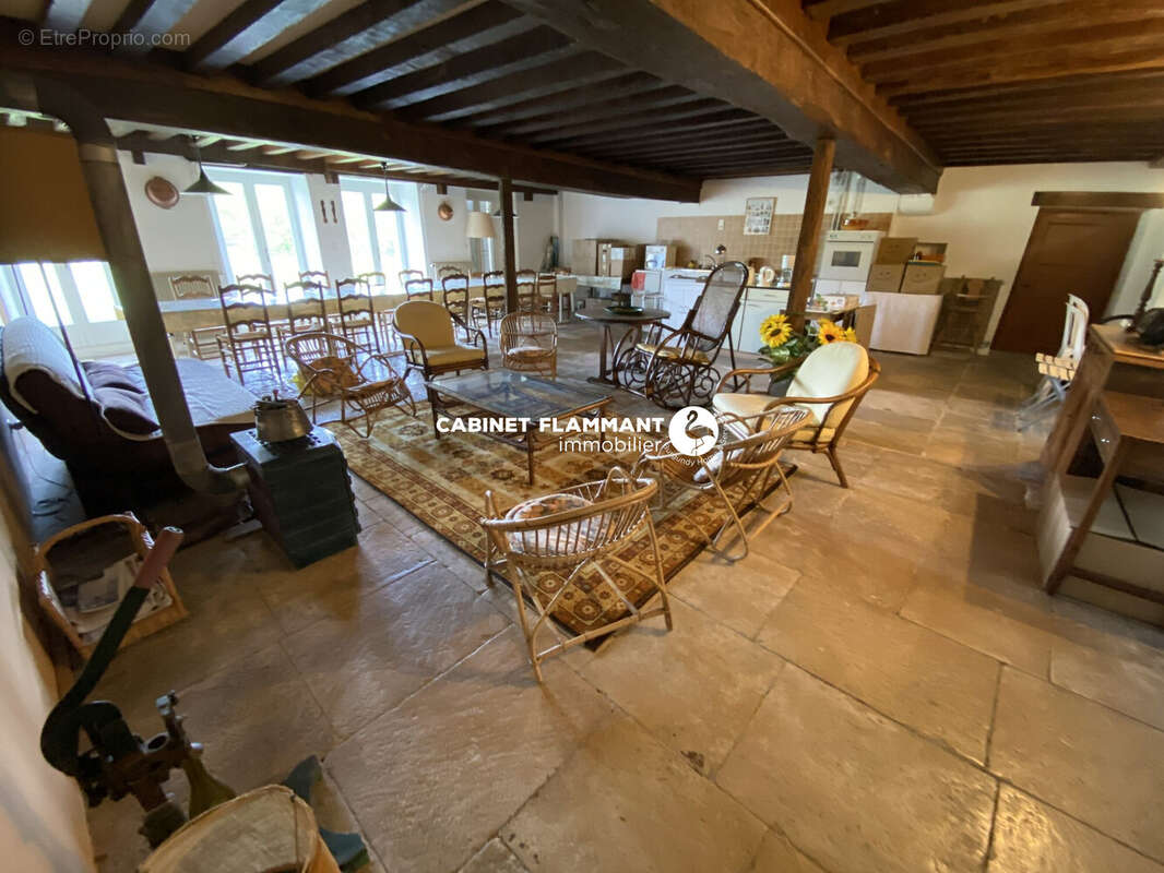 Maison 322 m² à Beurizot  - photo 2