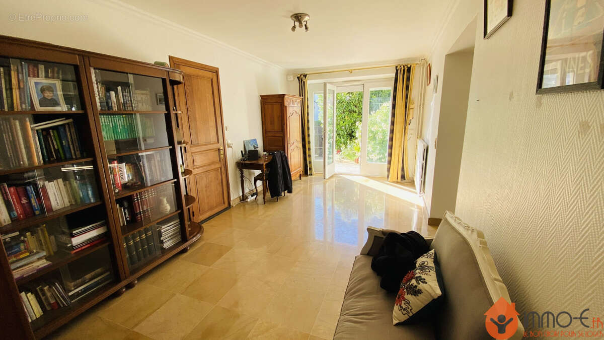 Maison 235 m² à Saint-Soupplets  - photo 3