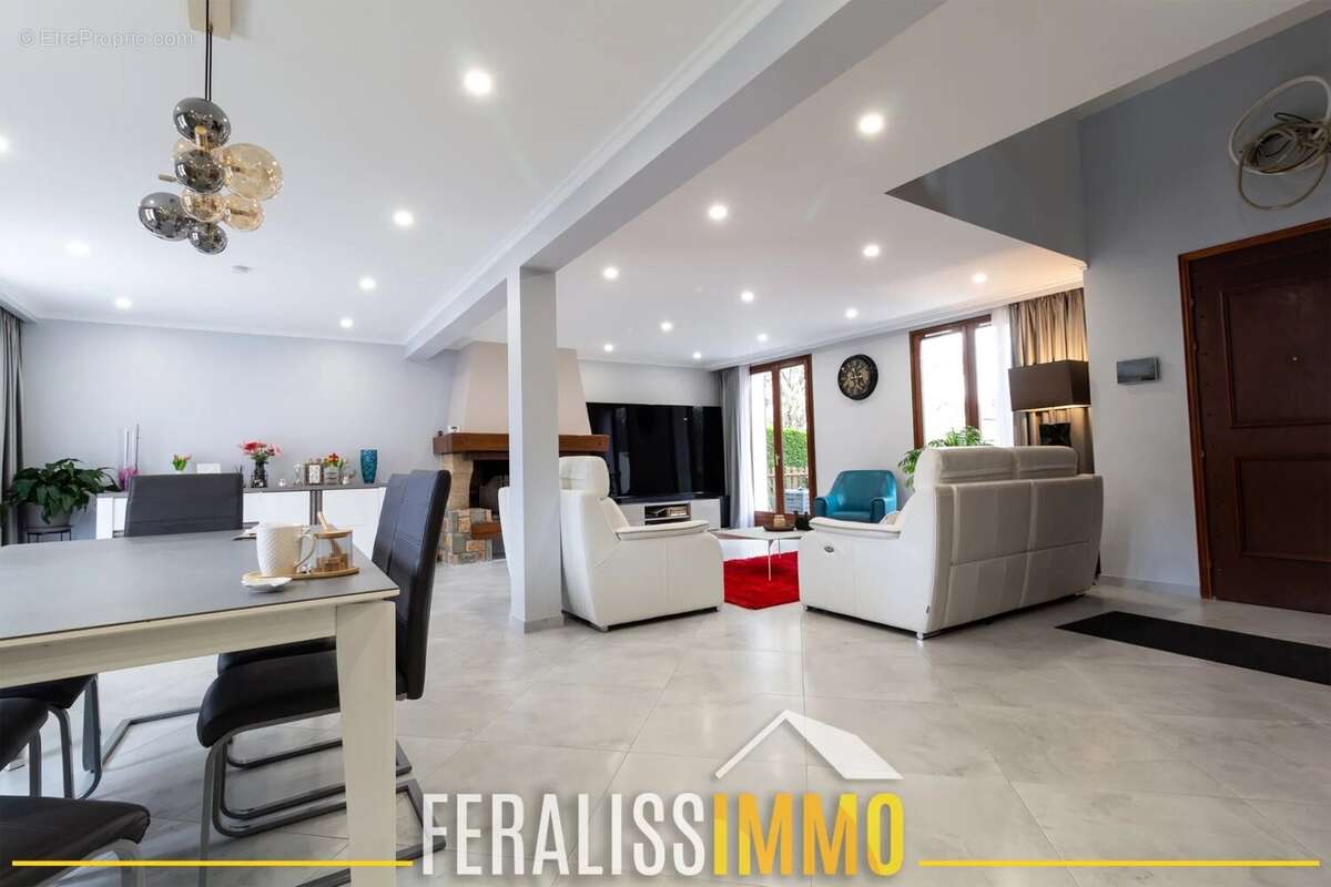 Maison à VAUX-SUR-SEINE