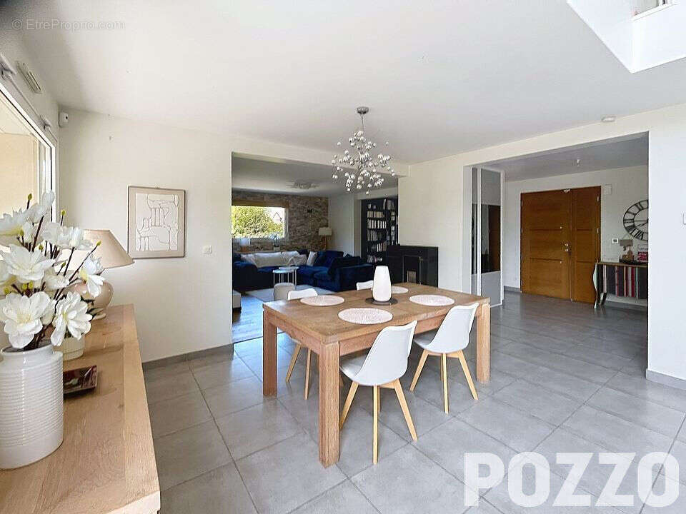 Maison contemporaine 198 m² -5 chambres -Vue Golf -Terrain 1400 m²-Saint-Lô - photo 4