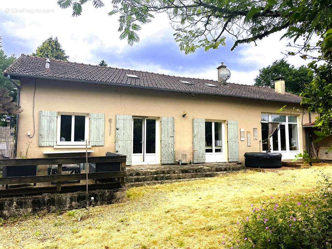 Maison à CHAMPAGNAC-LA-RIVIERE