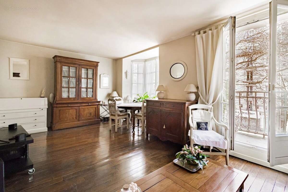 Appartement à PARIS-18E