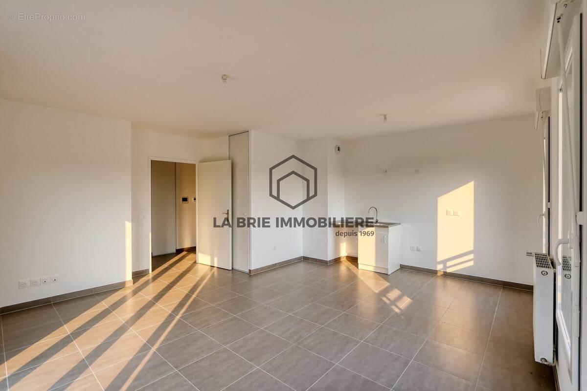 Appartement à MENNECY
