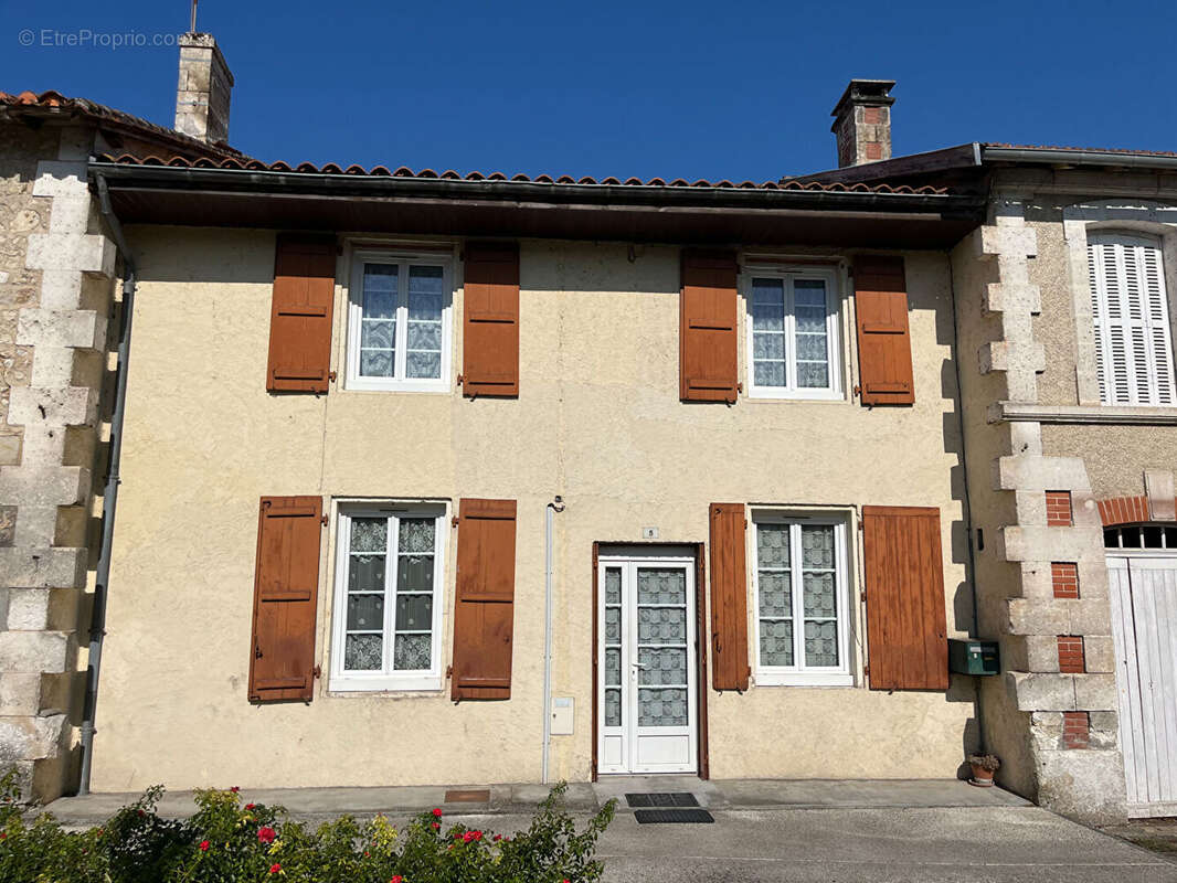 Maison de 2 chambres au coeur de Montmoreau - photo 2