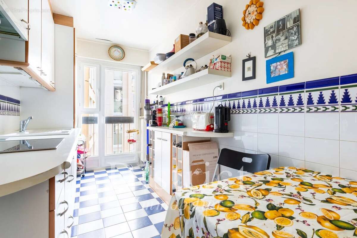 Appartement à PARIS-15E