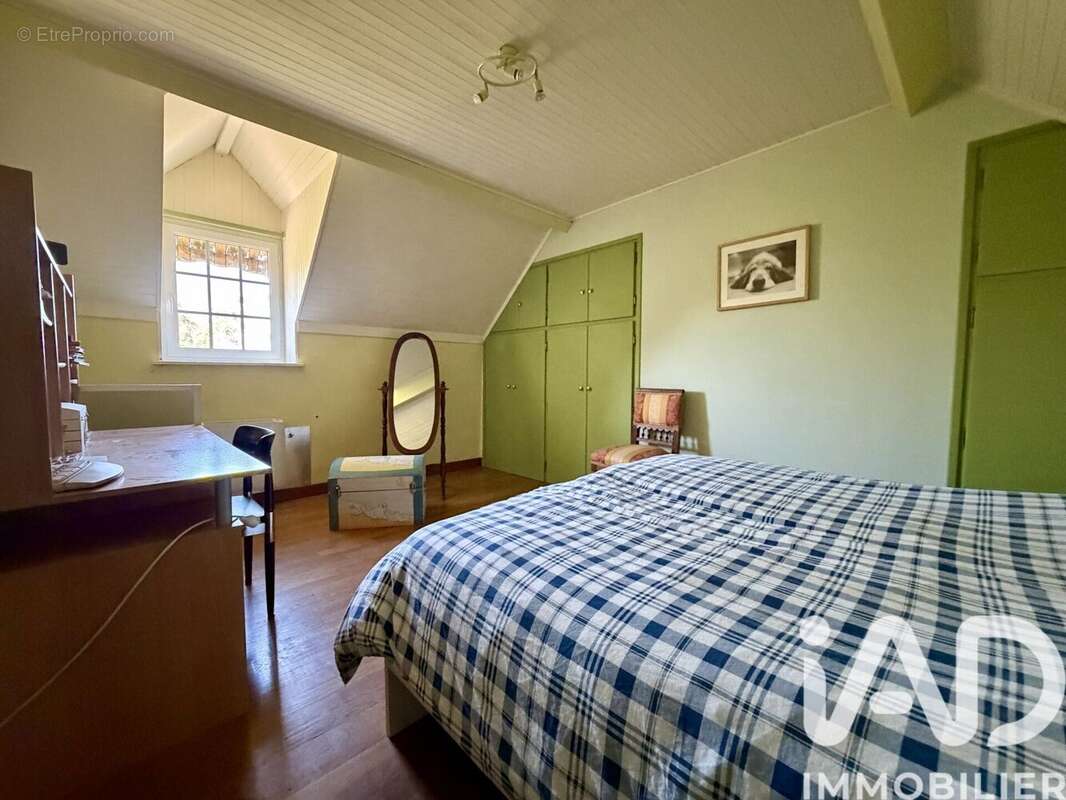 Maison 249 m² à Saint-Ambreuil  - photo 7