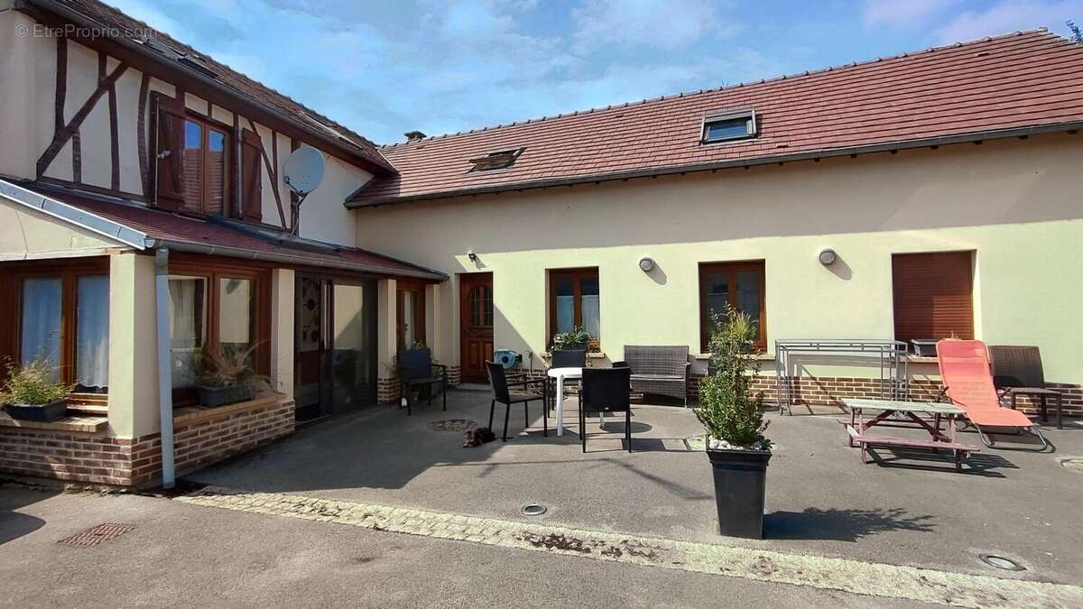 Photo 2 - Maison à CREVECOEUR-LE-GRAND