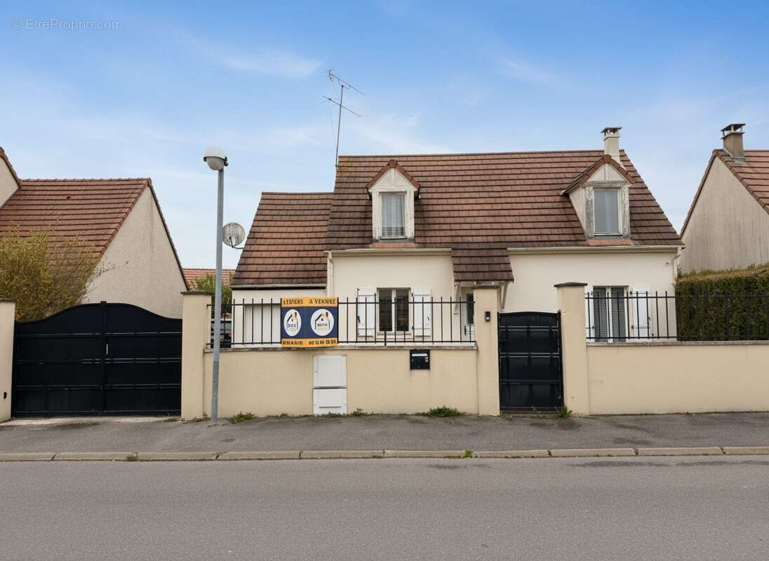 Maison à BRIIS-SOUS-FORGES