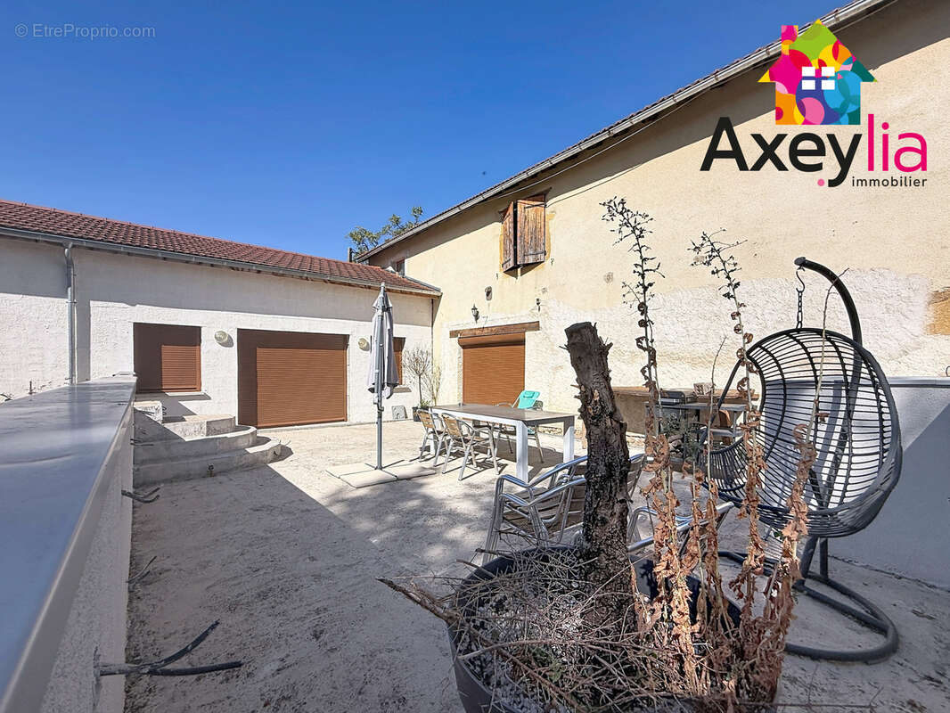 A vendre - saint-edmond - ancienne longère rénovée avec agrandissement et terrain - - photo 15