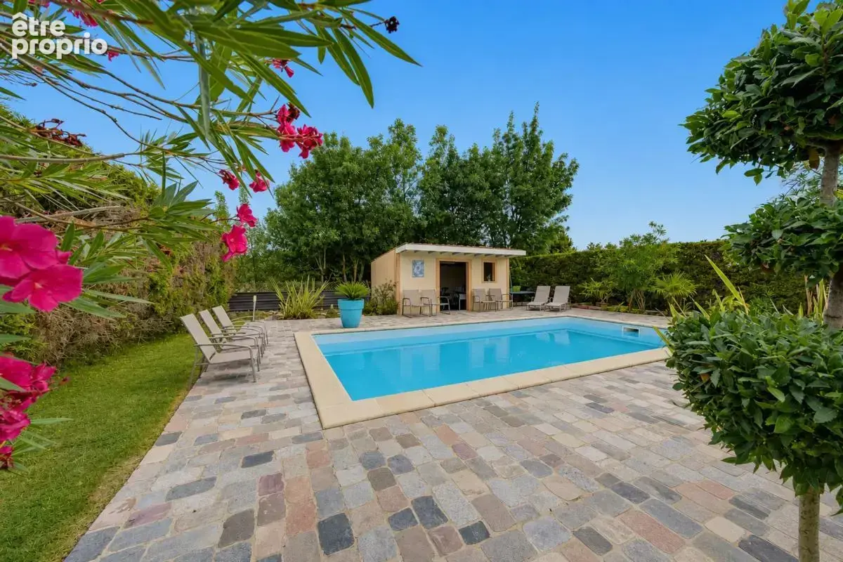 Laissez-vous séduire par cette villa de caractère - photo 11