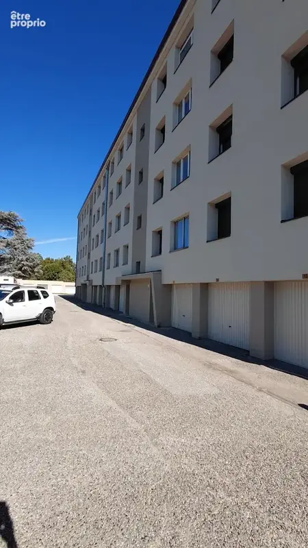 Parking à BOURG-SAINT-ANDEOL