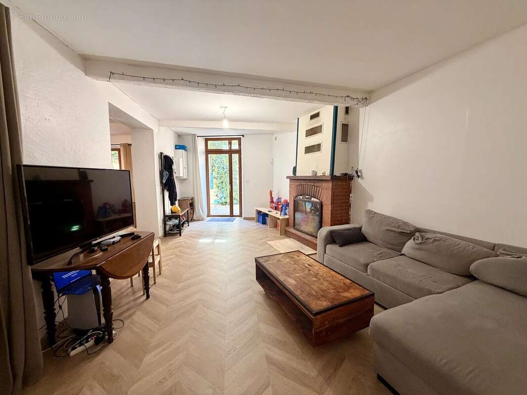 10 mn Villefranche, grande maison de village T5 avec jardin - photo 6