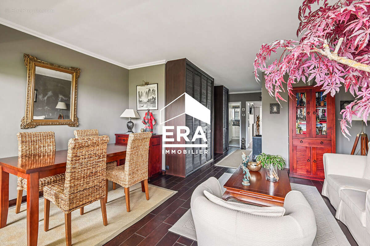 Appartement à COURBEVOIE