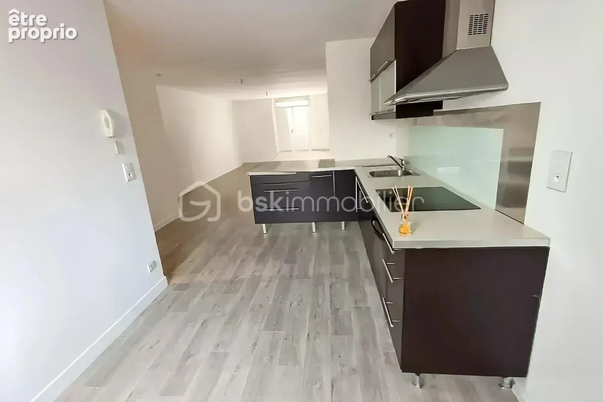 Immeuble de rapport mixte occupé, revenus locatifs hc 27 720 € / an. à 3 mn de la gare - photo 4