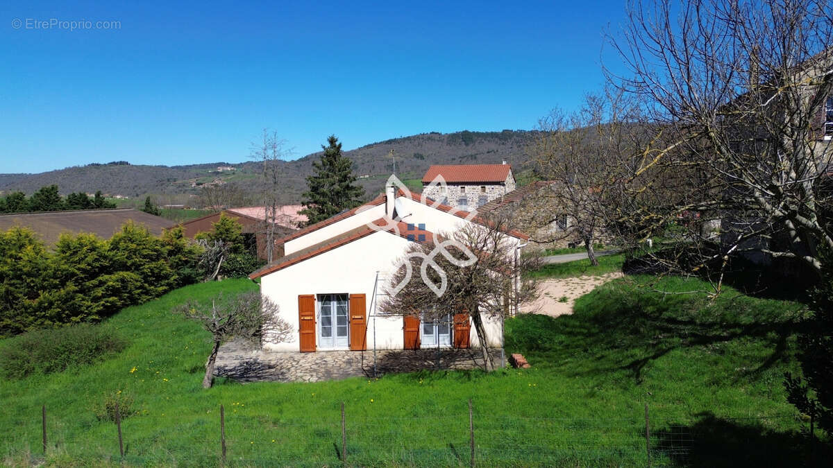 Maison à SAINT-ILPIZE