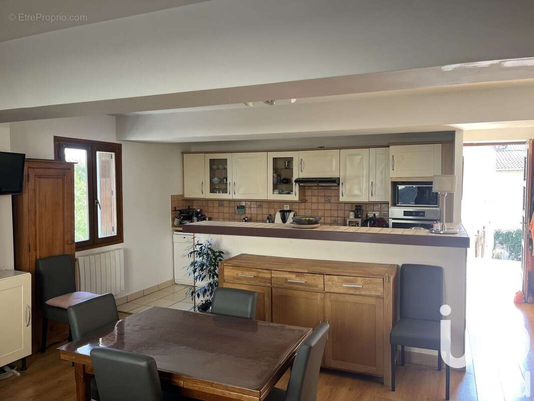 Photo 3 - Appartement à SAINT-GENIS-LES-OLLIERES