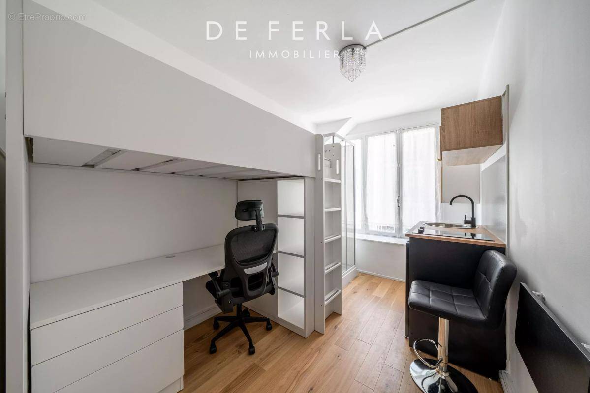 Appartement à PARIS-16E