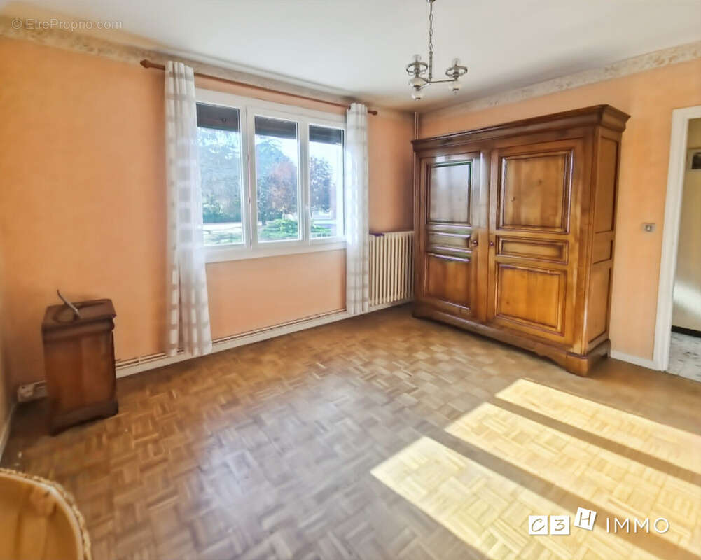 Maison à PINS-JUSTARET