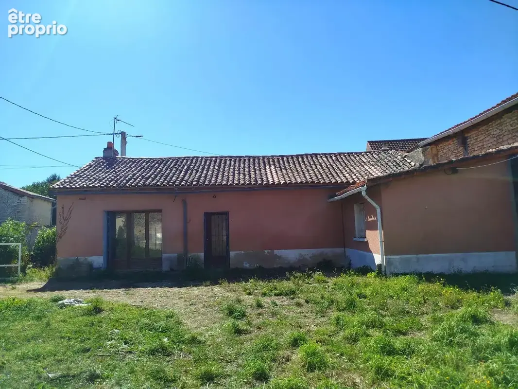 Maison 5 pièces 70 m² à vendre à Saint-Macoux (86400) - photo 1