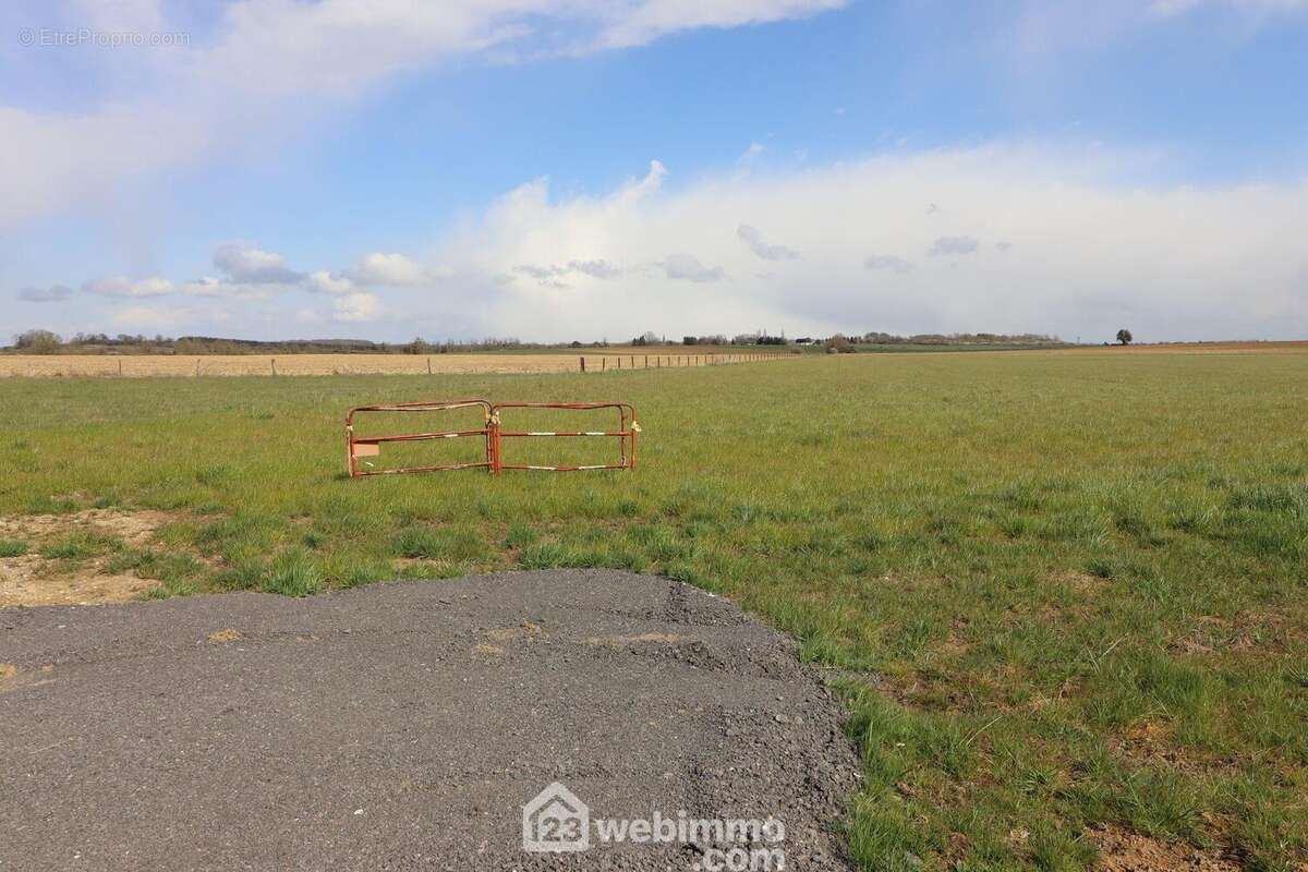 Terrain à MORGEMOULIN