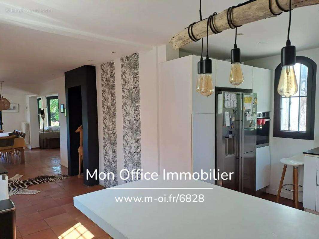 Référence : 6828-VCL. - Maison avec 6 chambres dont studio indépendant - Jardin paysager piscine garage - 13 100 AIX - photo 9