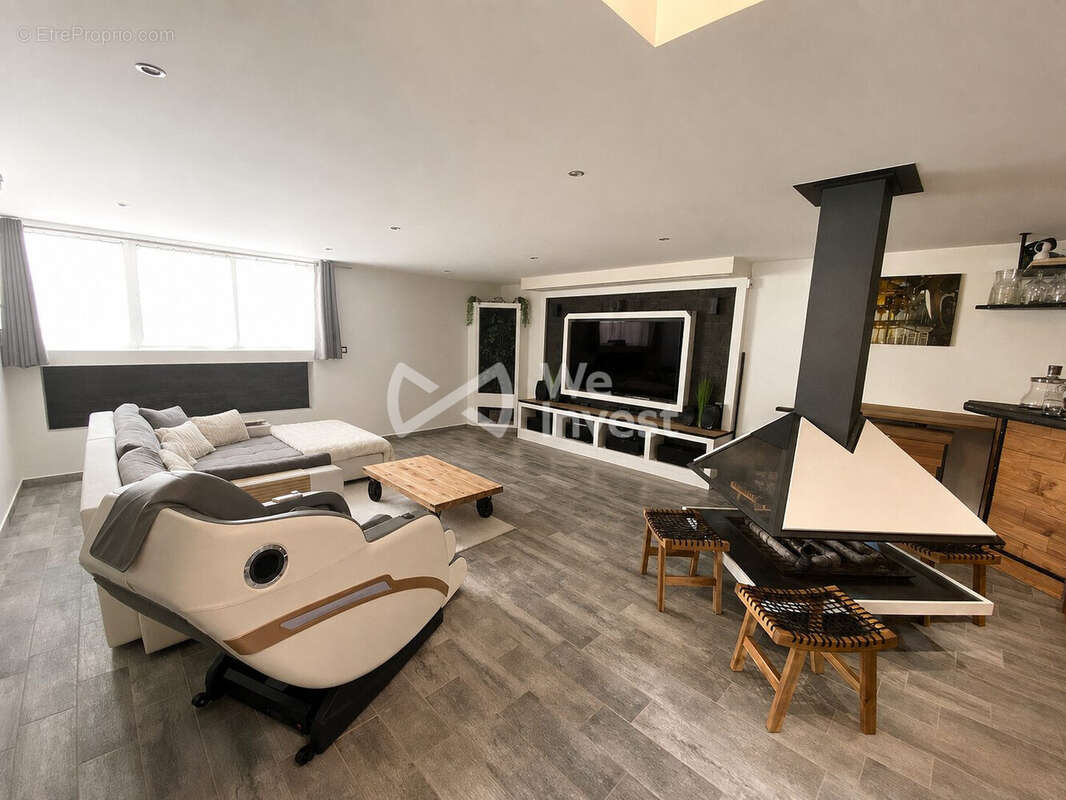 Maison 248 m² à Saint-Romain-De-Benet  - photo 6