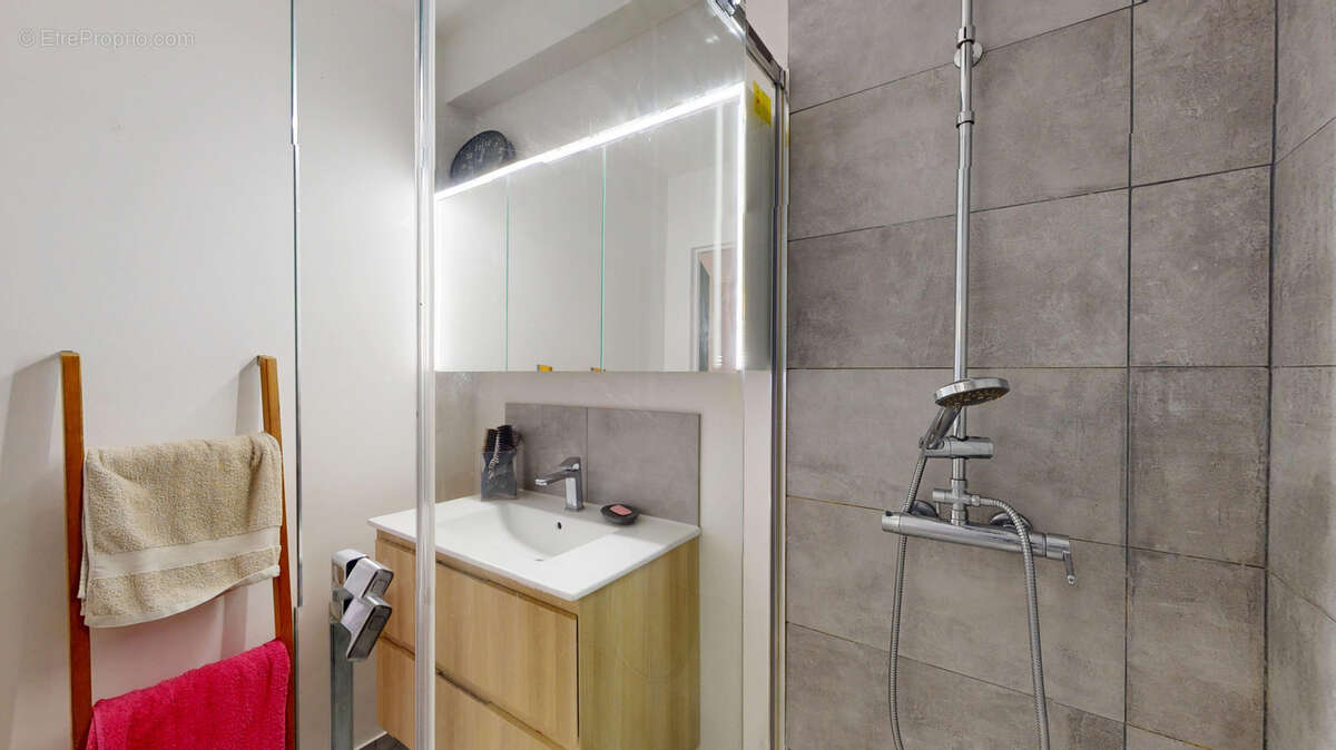 Appartement à VALLAURIS