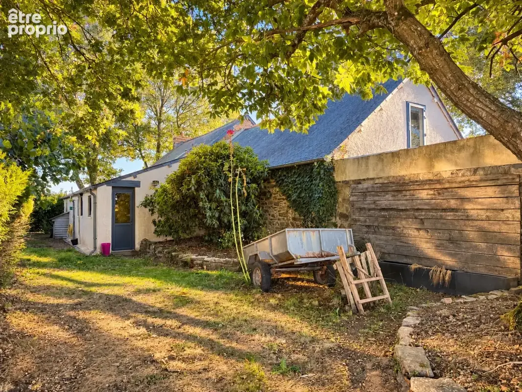 Maison familiale en pierres de caractère – 205 m² – 4 chambres – Jardin de 1 000 m² – Bréhan - photo 2