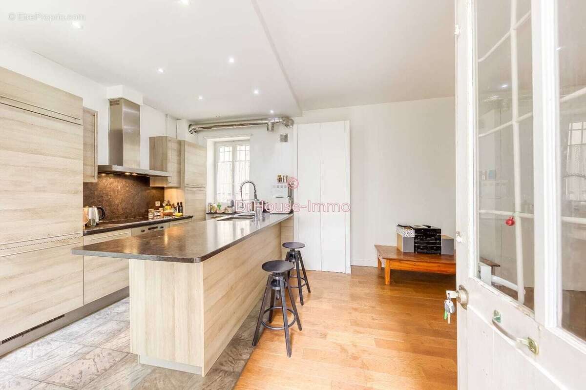 Appartement 87 m² à Paris-9e  - photo 3