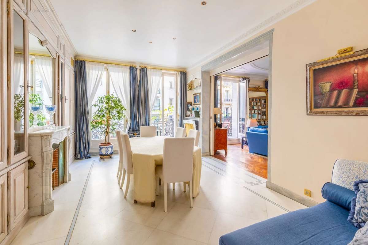 Appartement à PARIS-17E