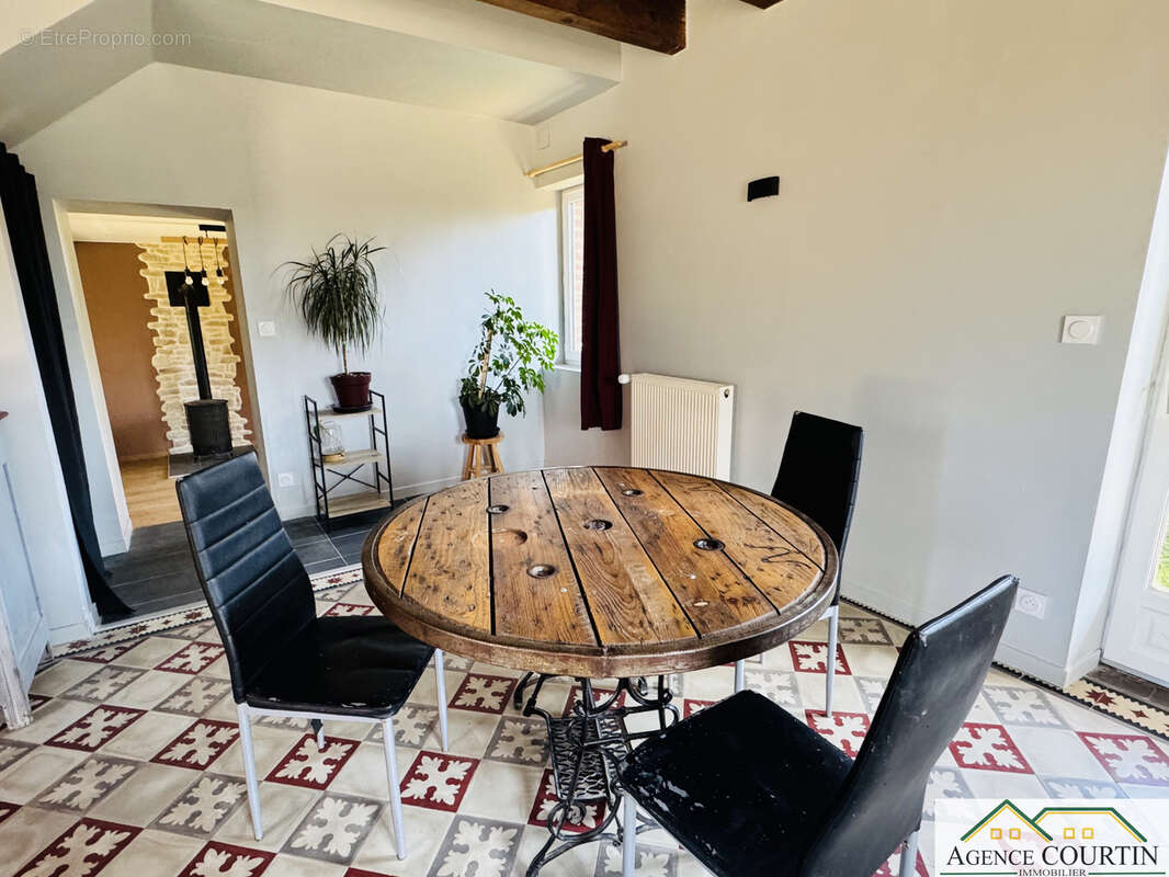 Maison à LA CHAPELLE-SAINT-SAUVEUR