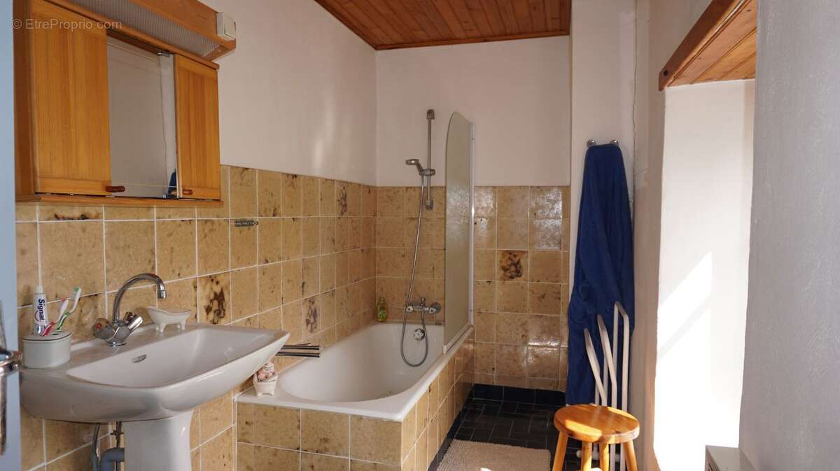 Maison à CASTELNAU-MONTRATIER