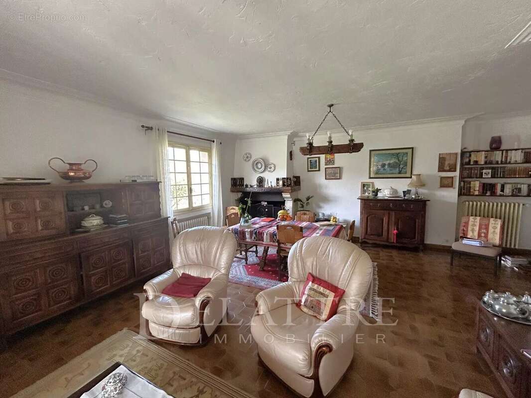 Maison à CHATEAUNEUF-GRASSE