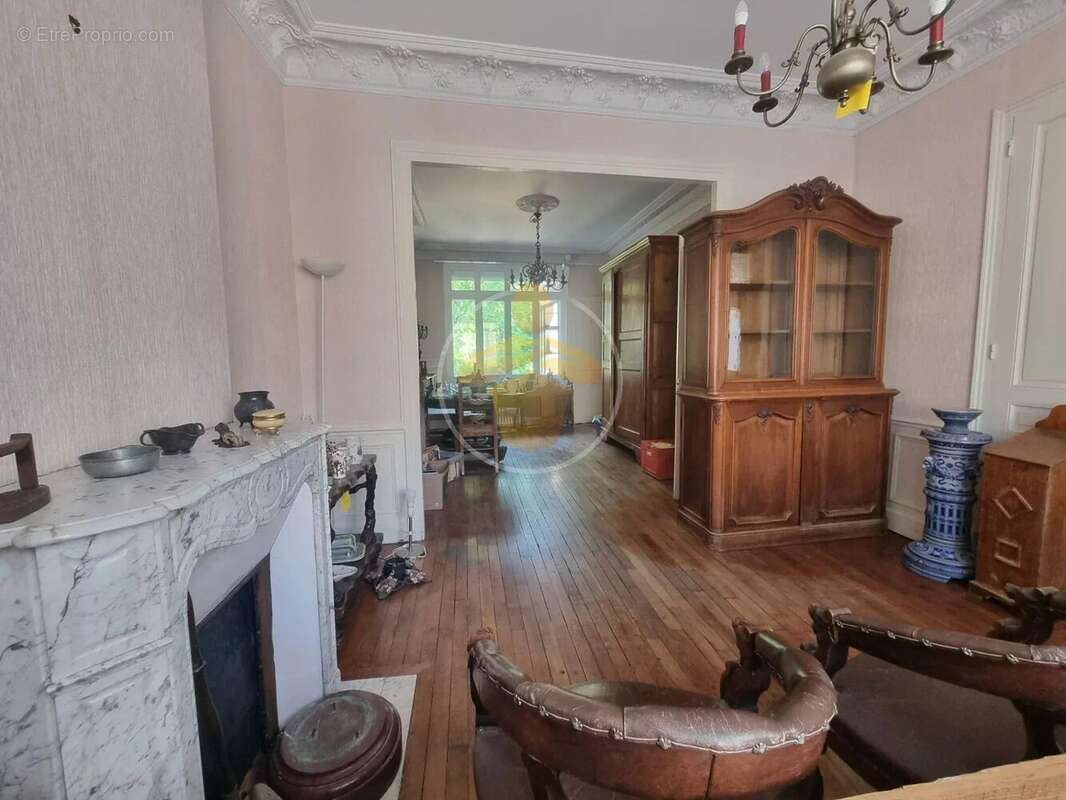 Maison à LA FERE