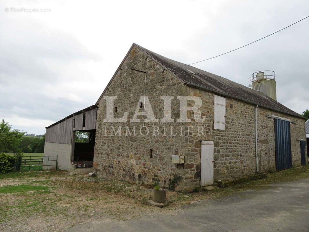 Maison à SAINT-CALAIS-DU-DESERT
