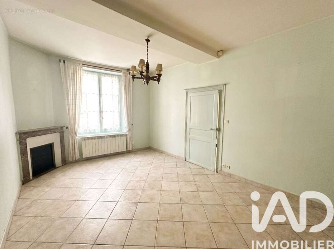 Photo 2 - Maison à NEUILLY-SAINT-FRONT