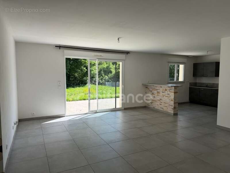 Maison à vendre 5 pièces JOIGNY (89) plain pied de 2018  3 chambres Garage Terrain de 800 m2 - photo 5