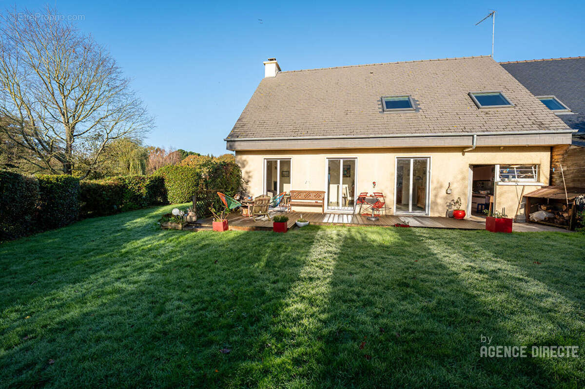 Maison à MONTGERMONT