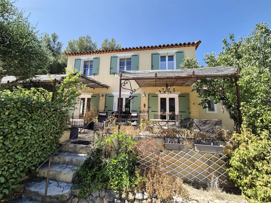 Maison à LE REVEST-LES-EAUX