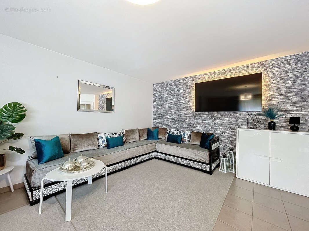 Appartement T3 77m2 dans une résidence sécurisée avec parking privé en sous-sol - photo 5