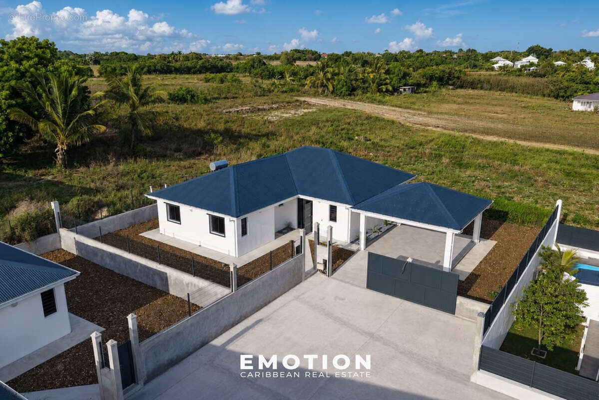Villa contemporaine neuve T4   120 m2 habitables   Saint-François - photo 12