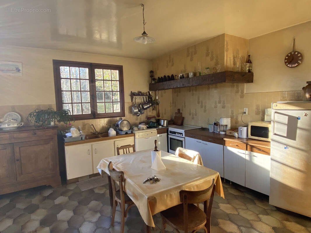 Maison à SAINT-CYR-LA-ROCHE