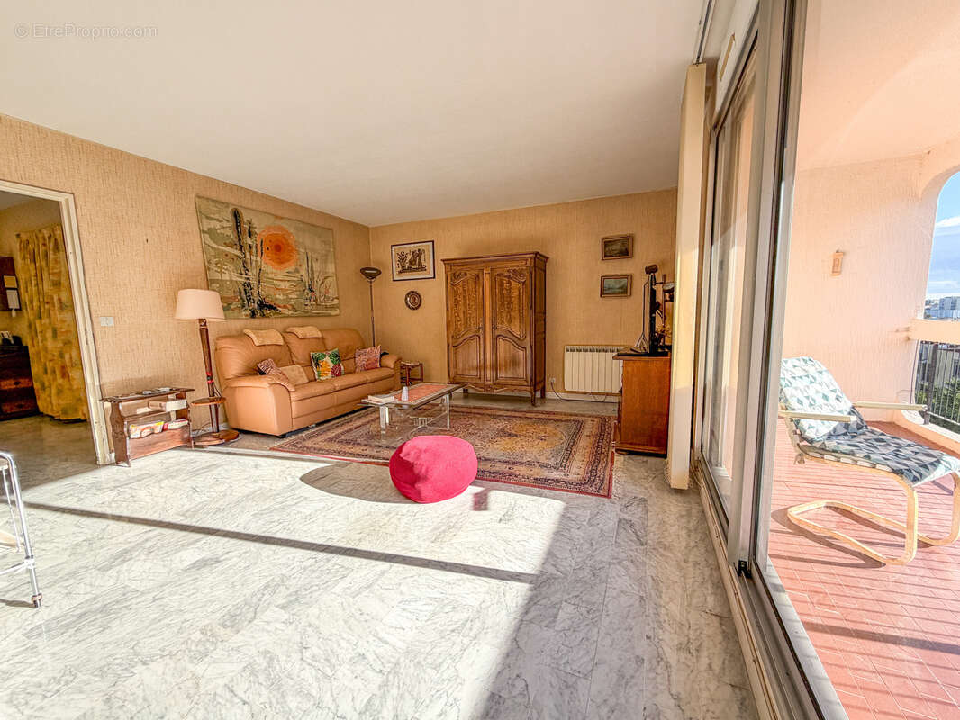 Appartement à SAINT-LAURENT-DU-VAR