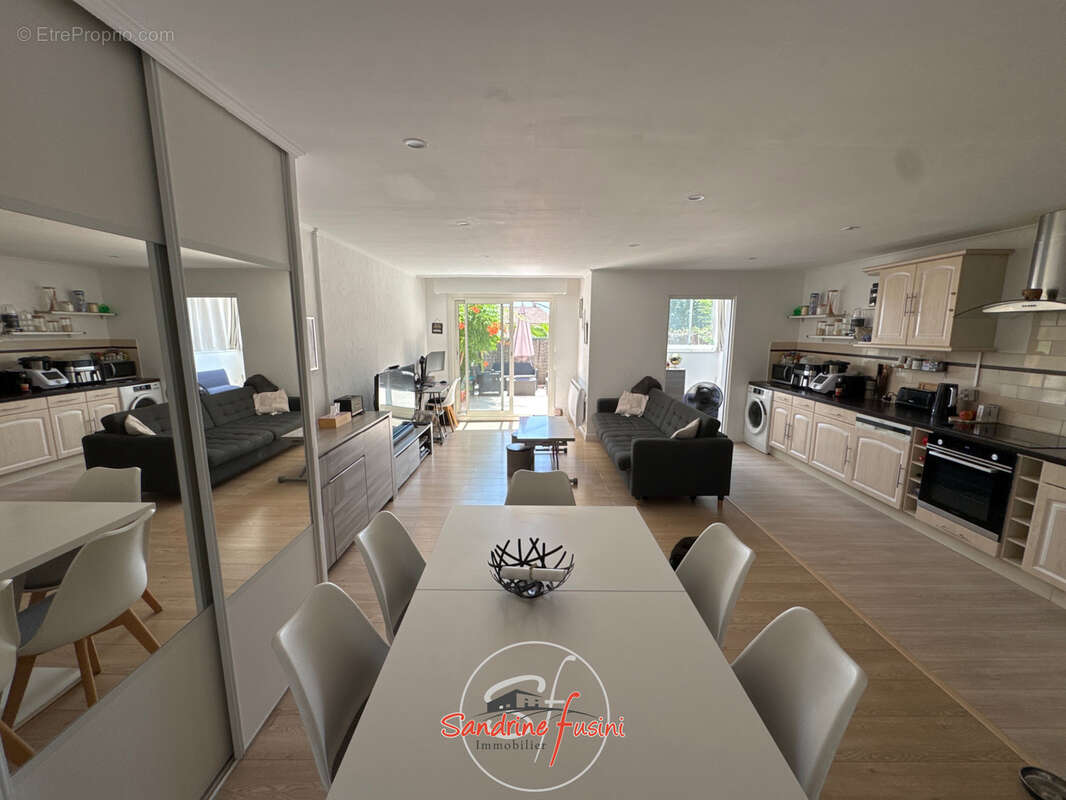 Appartement à CARROS