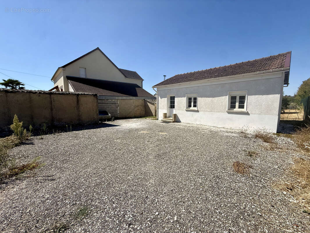 Maison avec jardin et garage à Monéteau, proche d'Auxerre - photo 2
