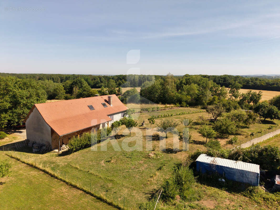 Maison en pierre 127 m2, annexes aménageables 250 m2 , garages, atelier sur terrain clos et arboré de 4 000m2 - photo 2