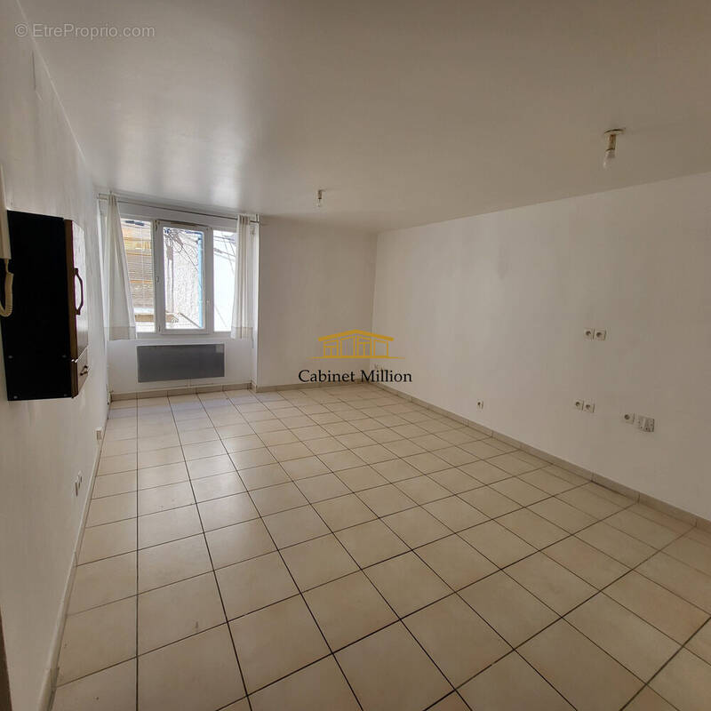 Appartement à COURNONTERRAL
